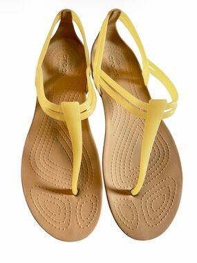 Crocs 'Isabella' Iconic Comfort T-Strap Thong Sandals in Cream Yellow/Tan Size 8
